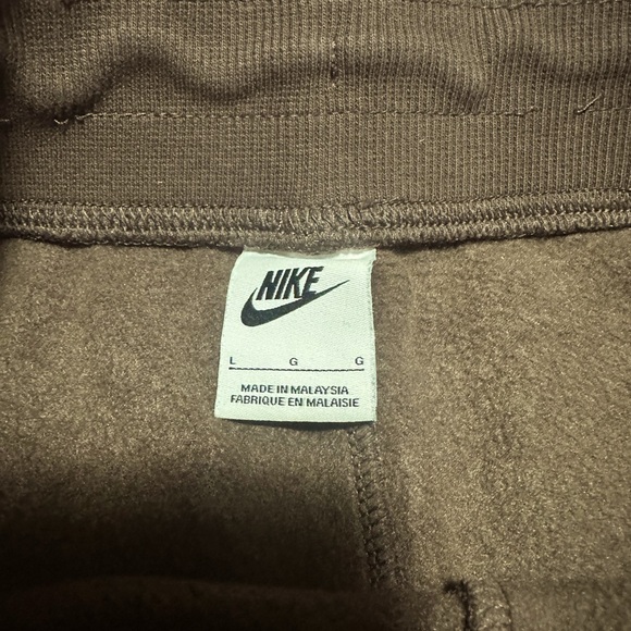 Nike Women's chocolate brown sweat shorts - Picture 4 of 4